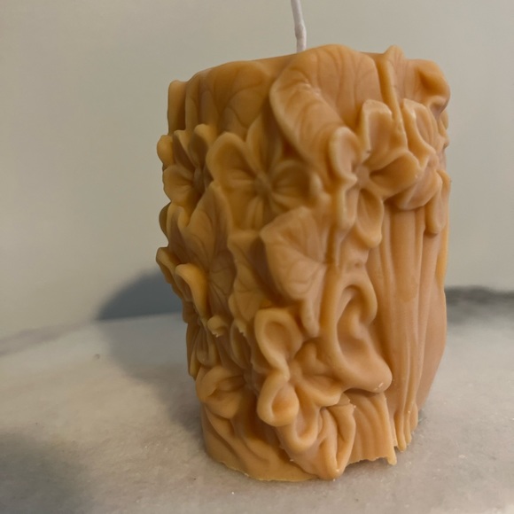 Majestic Lady Candle - Rose Petal Scent - Picture 3 of 4